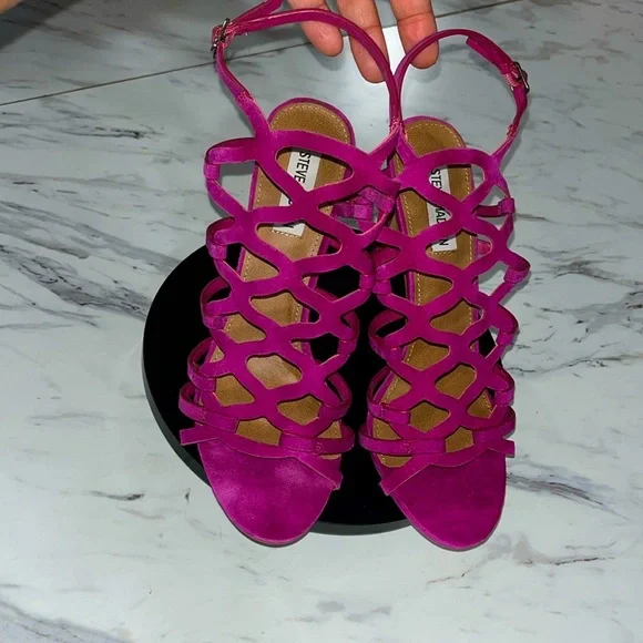 Steve Madden size 8 magenta/fuchsia suede caged heel (4 inch) worn one time. EUC - Picture 1 of 4